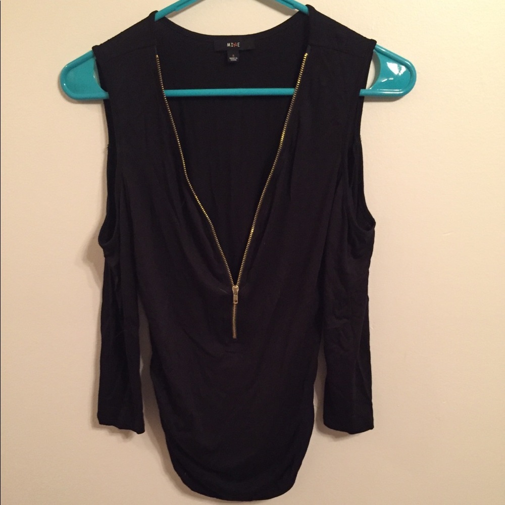 Open shoulder shirt